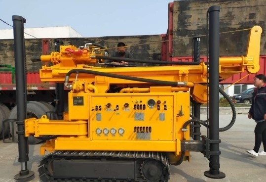 90KW het Type van Rig Machines Fully Hydraulic kruiper van de boorgatboor