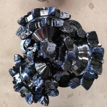 Iadc217 Steel Tooth Tricone Rock Bit voor ertswinning Carbide Soft Limestone