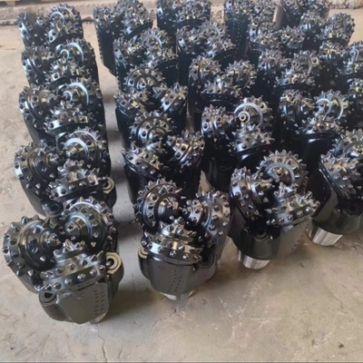 Luchtbooringen IADC 545 Hard Rock Tricone Bit voor olieput met elastomeer verzegeld lager