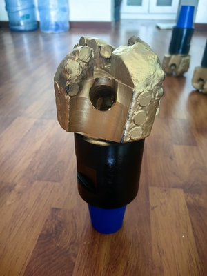 127 mm Pdc Rock Drill Bit 4 Blade met 2 3/8 REG Hard Facing Steel Body