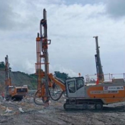 Volledig hydraulisch kruipend chassis geïntegreerde DTH-oppervlakteboormachines voor de mijnbouw van erts